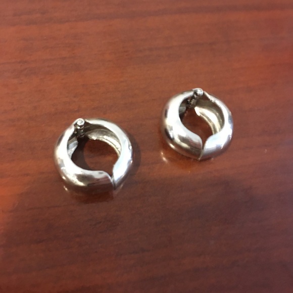 Vintage clip on sleeper earrings - Picture 4 of 4